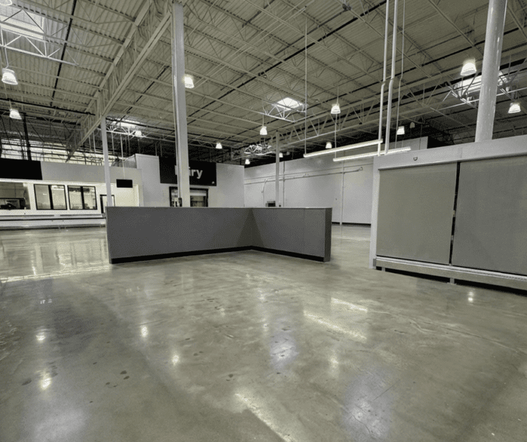 Retail space that a spotlight station can be installed at overnight